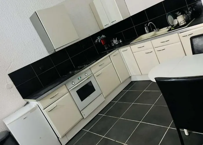 Beau Lumineux A 2mn A Pied Du Tramway. Apartament Louches